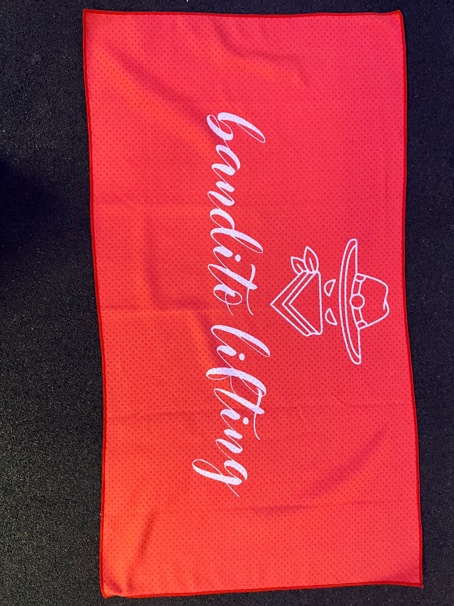 Rubberized back of the non-slip Banditol ifting towel
